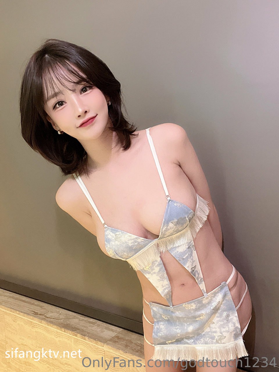 【2023_08_19】The_owner_shoveling_clams_I'm_going_crazy_just_doing.m4v