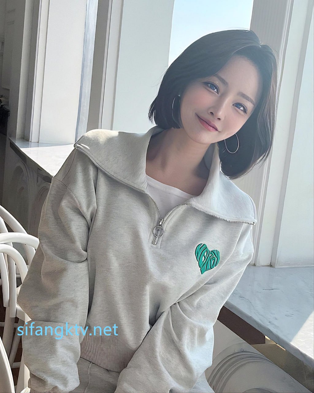 20岁女神下海！纯欲巅峰【田园橘子】，这腰身这屁股简直绝了，毛茸茸的小逼逼，好想扑上去舔一下
